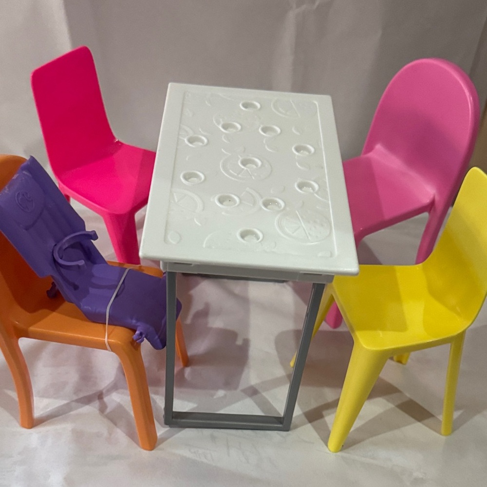 Barbie Dream House Table and Chairs Set